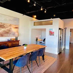 Apartment Sunny Penthouse On 17th Ave, 1 Bedroom, 1 Loft Bed With Ladder, 1 Sofa Bed, Sleeps 6, Downtown 
