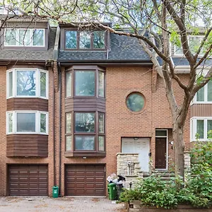 Apartment Beautiful In Downtown Core Close To Subway Station! 