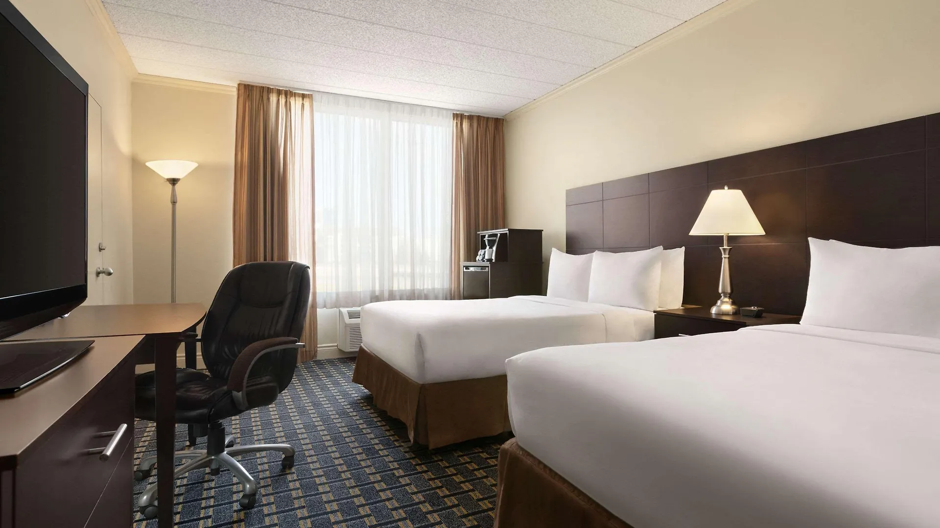 Travelodge By Wyndham Quebec City Hotel & Convention Centre