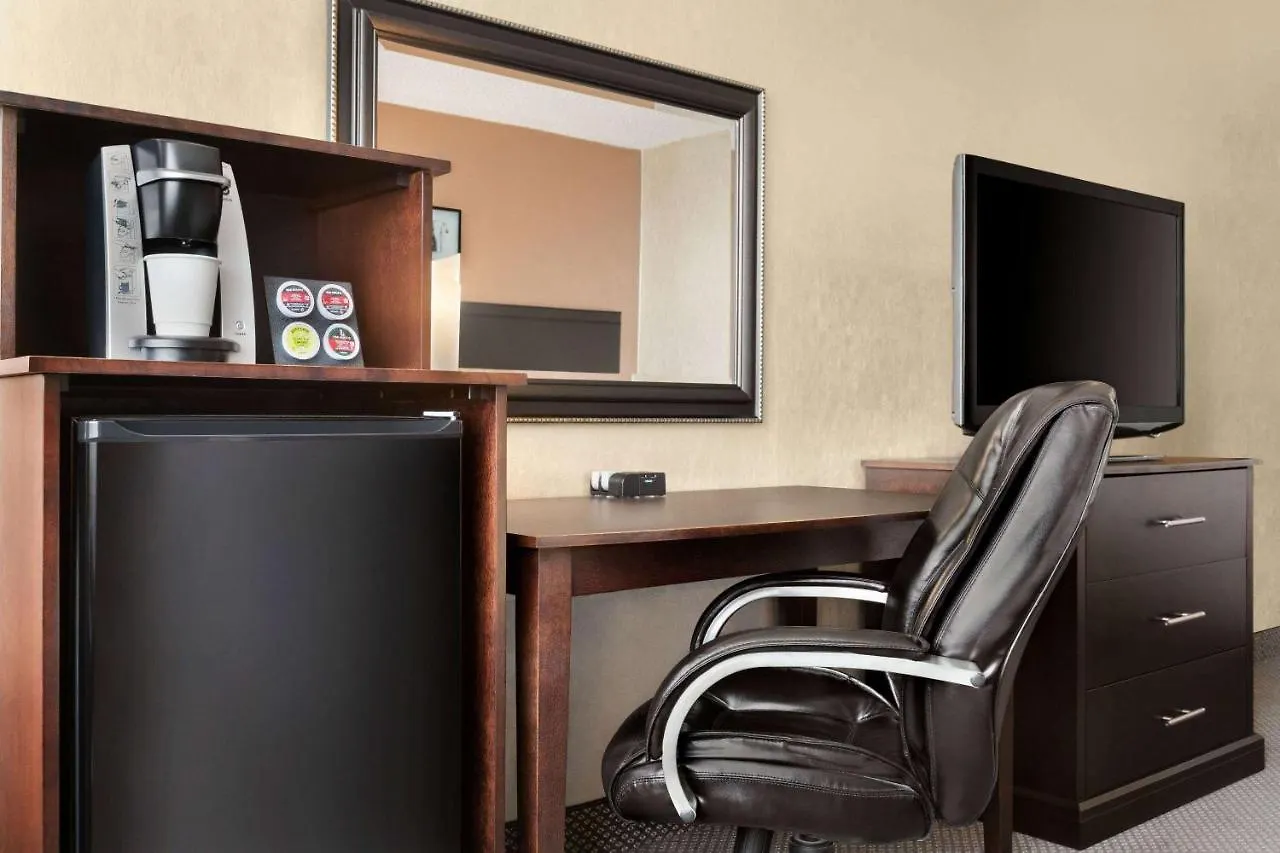 Travelodge By Wyndham Quebec City Hotel & Convention Centre