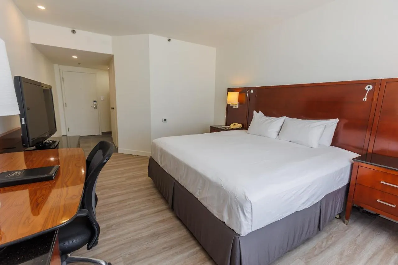 Travelodge By Wyndham Quebec City Hotel & Convention Centre