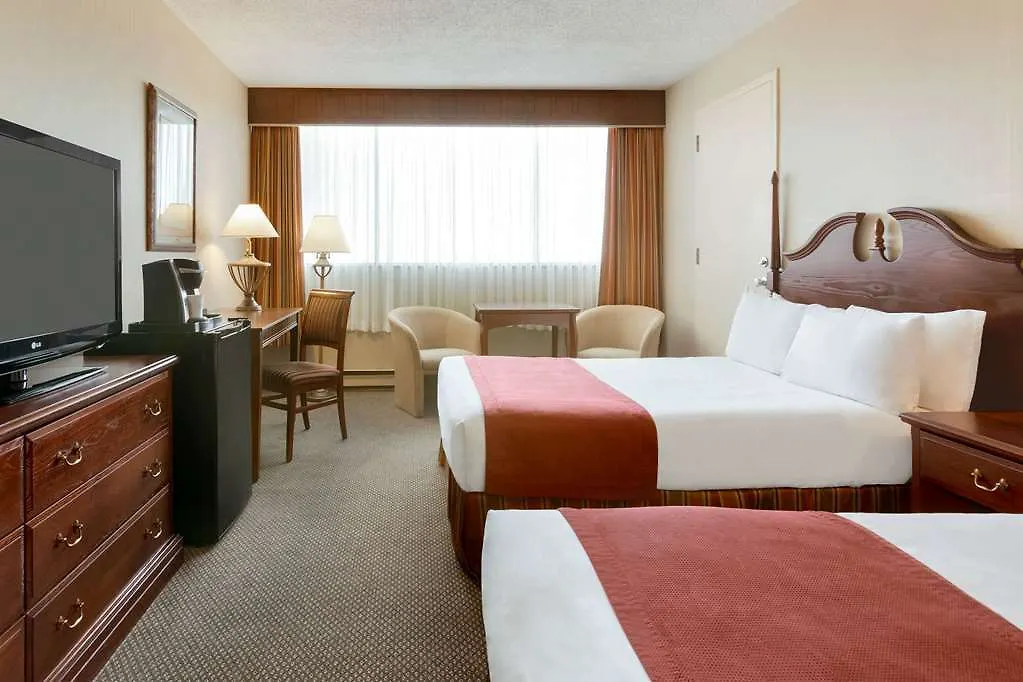 Travelodge By Wyndham Quebec City Hotel & Convention Centre