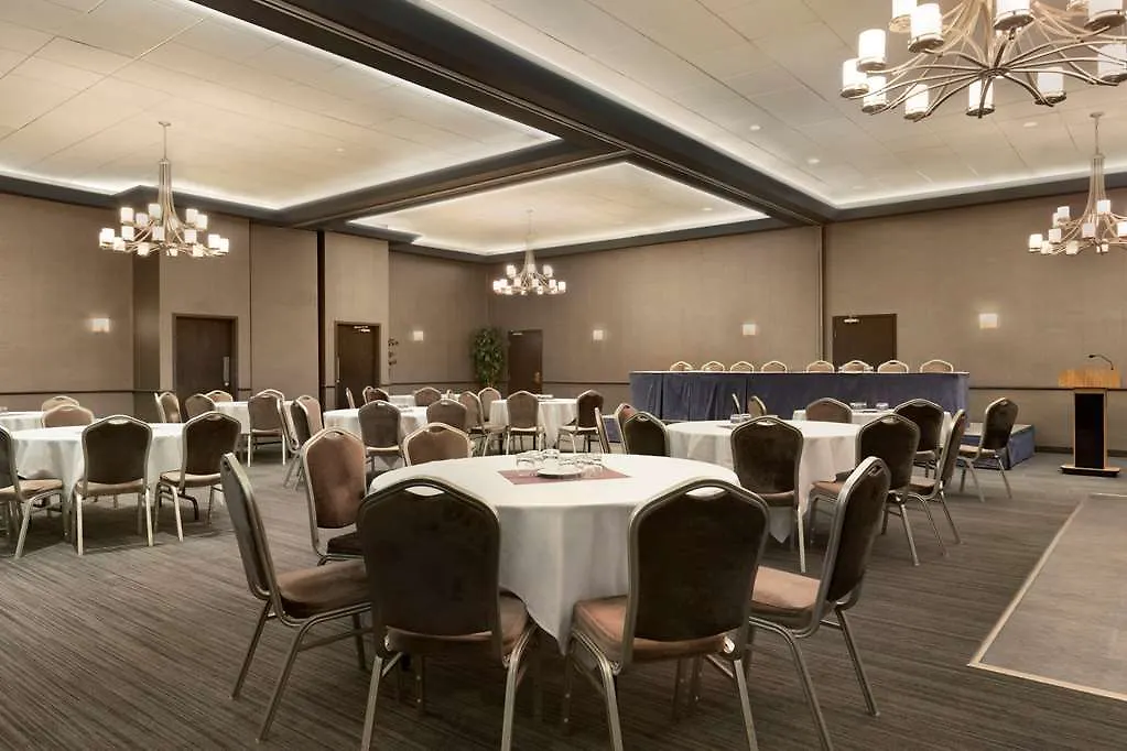 Travelodge By Wyndham Quebec City Hotel & Convention Centre 3*,  Canada